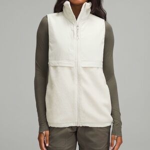 Lululemon Cinch-Hem Fleece
Vest in color Bone